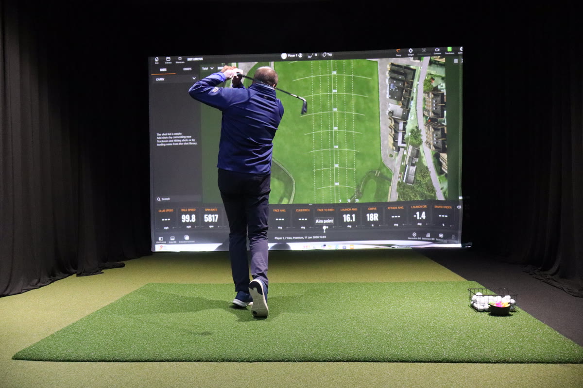 Aerial hole view on TrackMan simulator screen